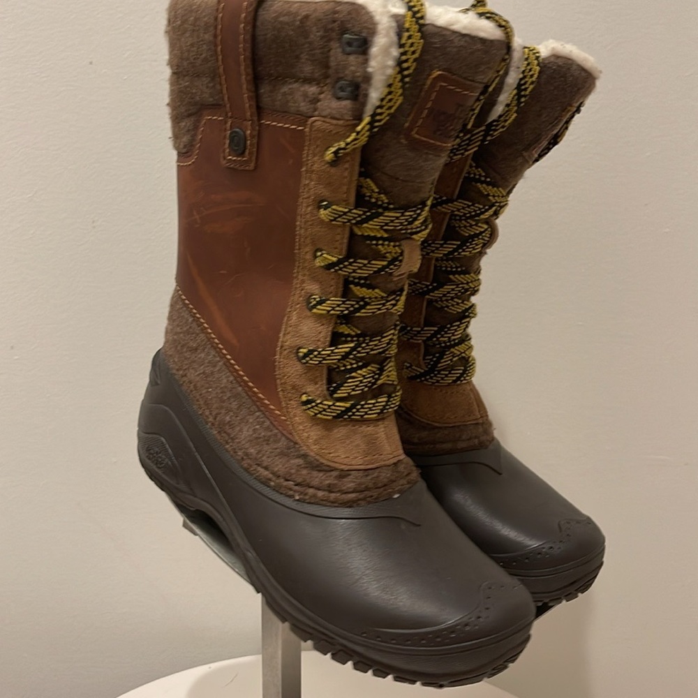 The North Face Shellista III Mid PrimaLoft Snow Women’s Waterproof Boots 6.5